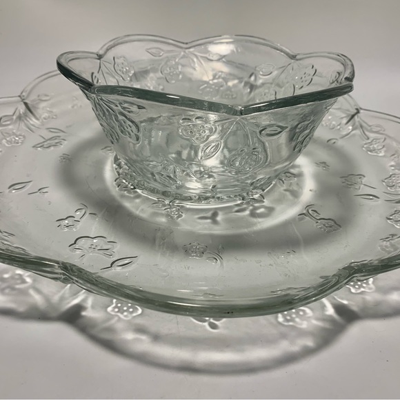 COPY - 1990s Anchor Hocking Chip & Dip Set, Savannah Pattern, Embossed Florals - Picture 2 of 9